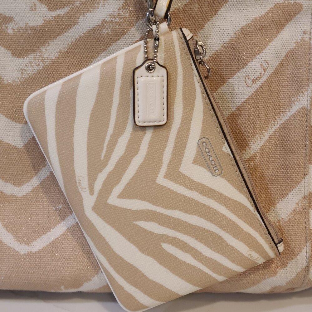 Coach Set Zebra Print Extra Large Canvas Resort Tote Bag with Wristlet - Picture 3 of 8